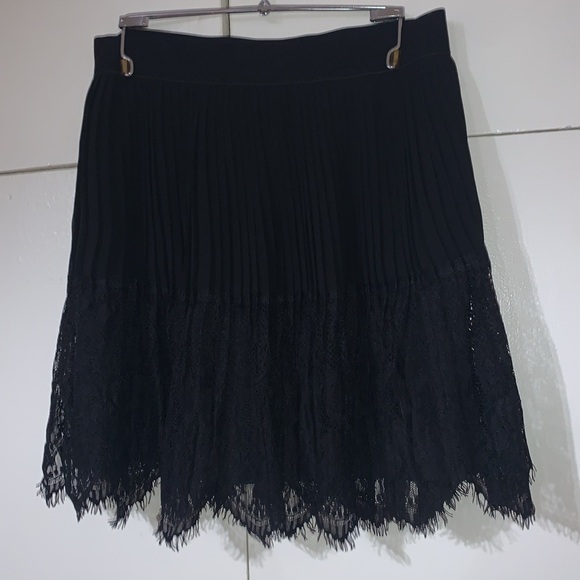 NWT Forever 21 size small black lace skirt - Picture 3 of 4